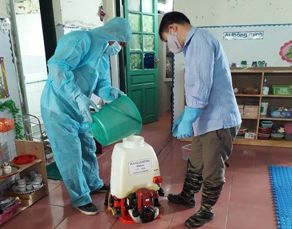 Trường mầm non Trung Mầu tiếp tục tổng vệ sinh khử khuẩn phòng dịch nCoV Lần 2
